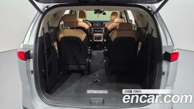 Kia Carnival 2021 — Фото 18/20