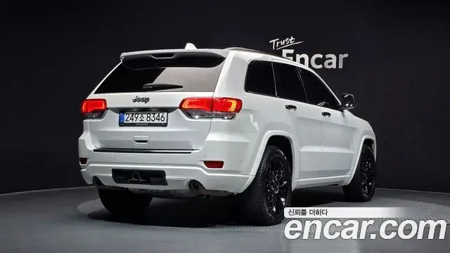 Jeep Grand Cherokee 2019 — Фото 2/20