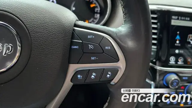 Jeep Grand Cherokee 2019 — Фото 18/20