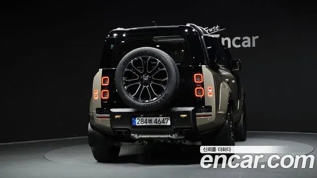 Land Rover Defender 2025 — Фото 4/20