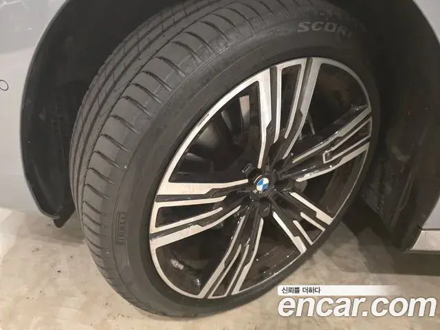 BMW 7 Series 2023 — Фото 1/20