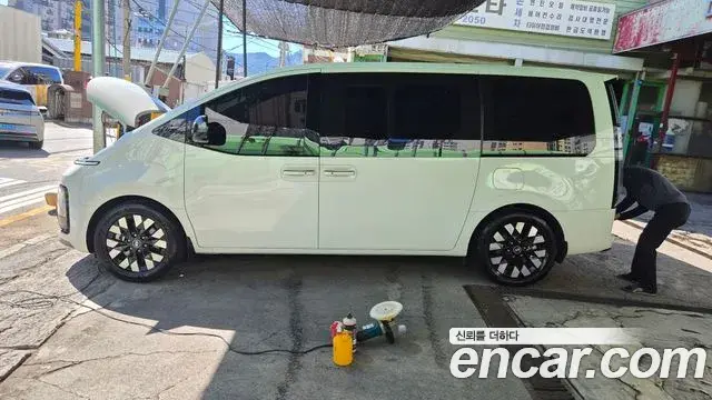 Hyundai Staria 2024 — Фото 1/20