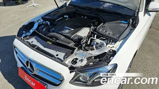 Mercedes-Benz E-Class 2018 — Фото 6/20