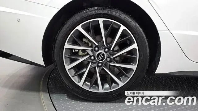 Hyundai Sonata 2022 — Фото 4/20