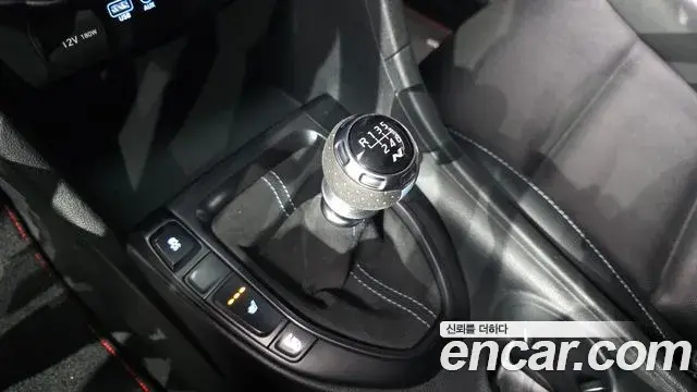 Hyundai Veloster 2019 — Фото 9/20