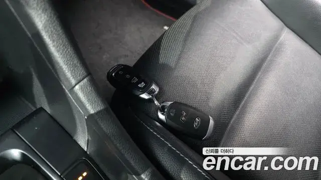 Hyundai Veloster 2019 — Фото 17/20