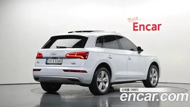 Audi Q5 2020 — Фото 2/20