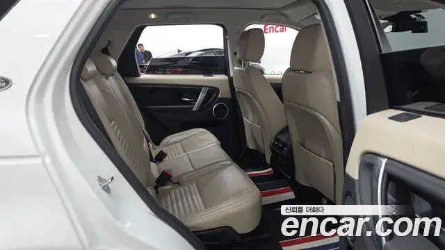 Land Rover Discovery Sport 2020 — Фото 12/20