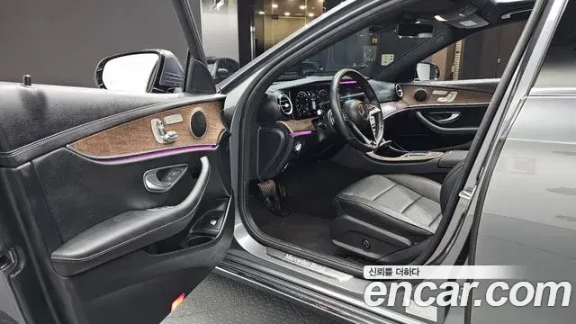 Mercedes-Benz E-Class 2020 — Фото 10/20