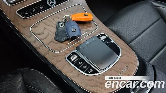 Mercedes-Benz E-Class 2020 — Фото 18/20