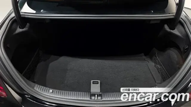 Mercedes-Benz C-Class 2020 — Фото 19/20