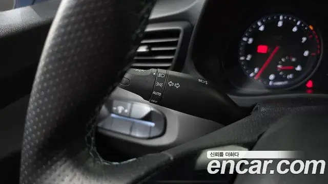 Hyundai Veloster 2018 — Фото 19/20
