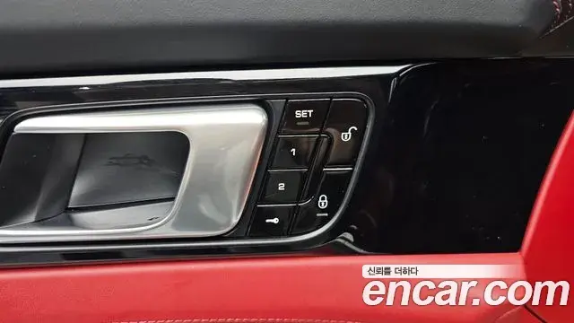 Porsche Panamera 2018 — Фото 17/20