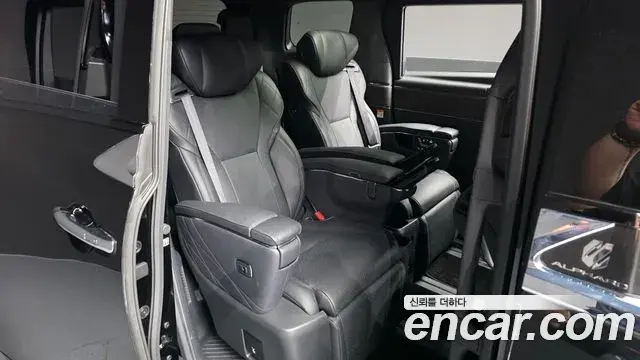 Toyota Alphard 2025 — Фото 12/20
