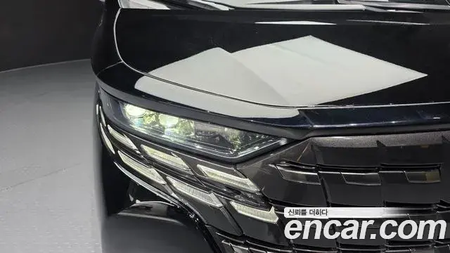 Toyota Alphard 2025 — Photo 23/33