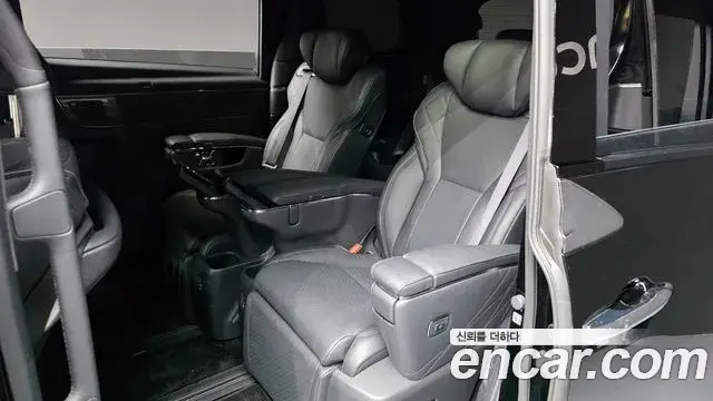 Toyota Alphard 2025 — Photo 10/33