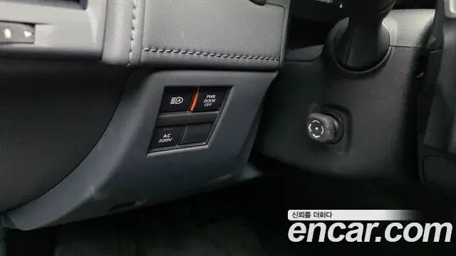 Toyota Alphard 2025 — Photo 17/33