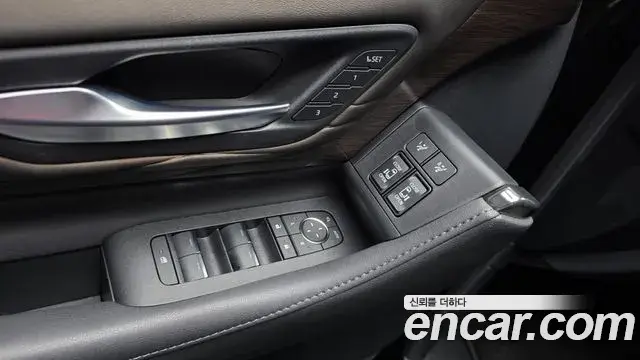 Toyota Alphard 2025 — Photo 24/33