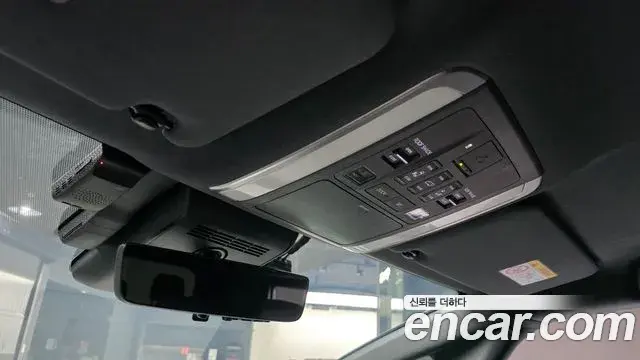 Toyota Alphard 2025 — Photo 12/33