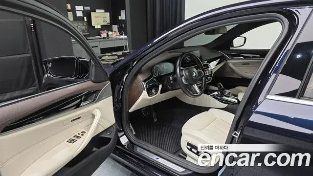 BMW 5 Series 2019 — Фото 10/20