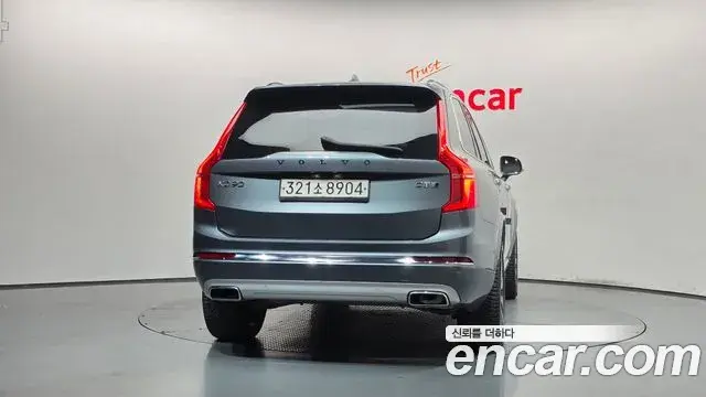 Volvo XC90 2020 — Photo 21/38