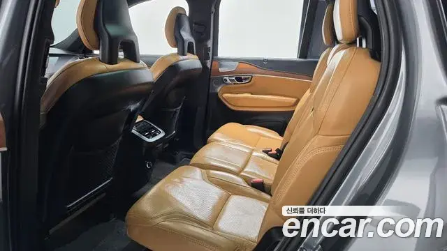 Volvo XC90 2020 — Photo 8/38