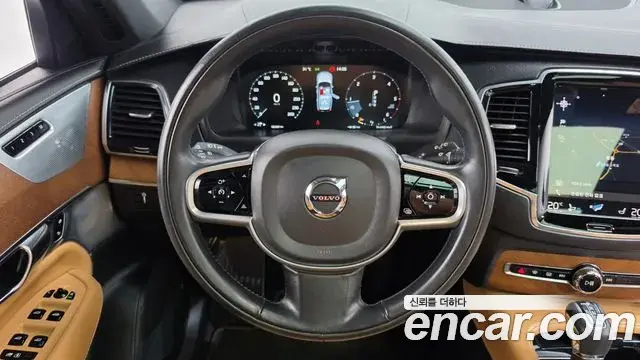 Volvo XC90 2020 — Photo 29/38
