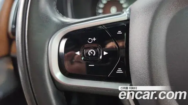 Volvo XC90 2020 — Photo 22/38