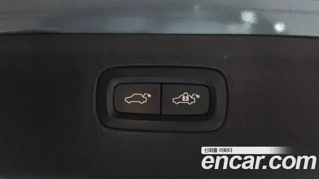 Volvo XC90 2020 — Photo 36/38