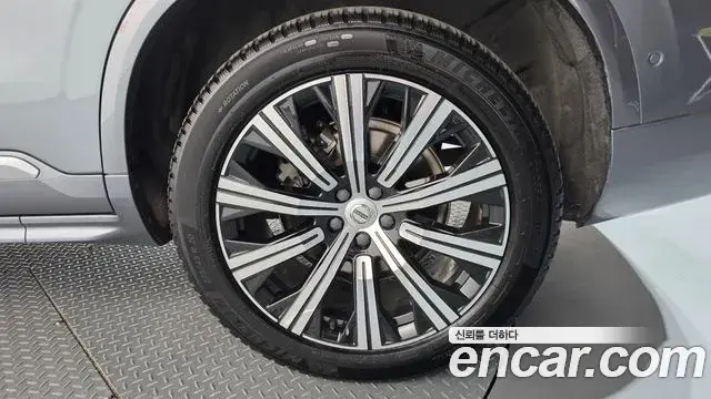 Volvo XC90 2020 — Photo 9/38