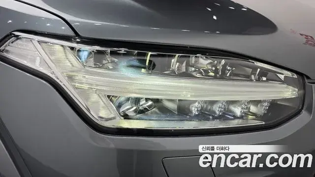 Volvo XC90 2020 — Photo 35/38