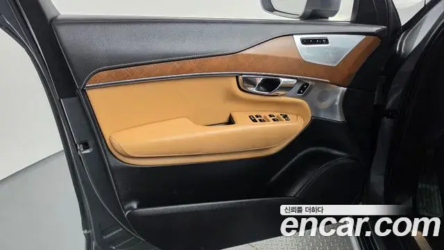 Volvo XC90 2020 — Photo 31/38
