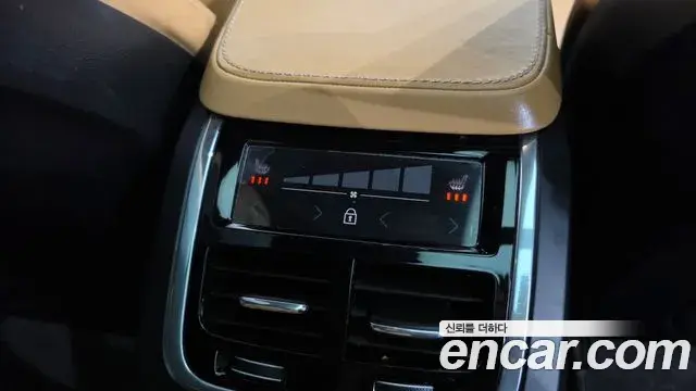 Volvo XC90 2020 — Photo 15/38