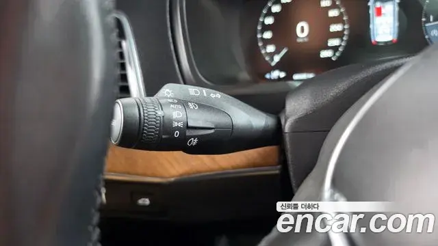 Volvo XC90 2020 — Photo 33/38