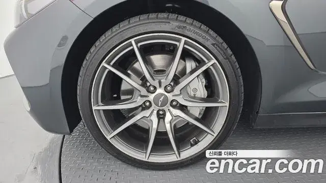 Genesis G70 2019 — ფოტო 14/20