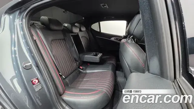 Genesis G70 2019 — ფოტო 10/20