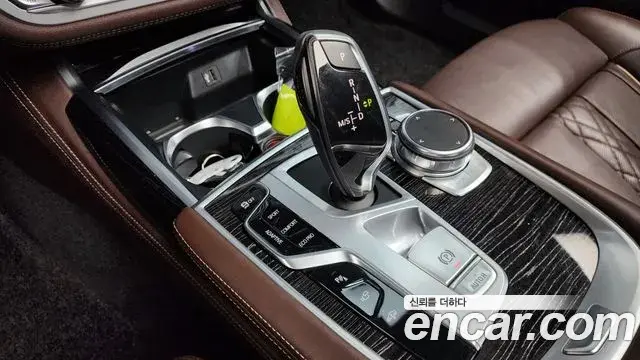 BMW 7 Series 2018 — Фото 9/20