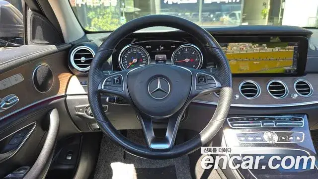 Mercedes-Benz E-Class 2018 — Фото 13/20