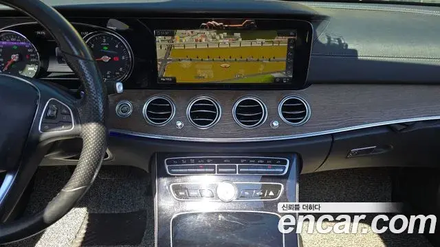 Mercedes-Benz E-Class 2018 — Фото 14/20