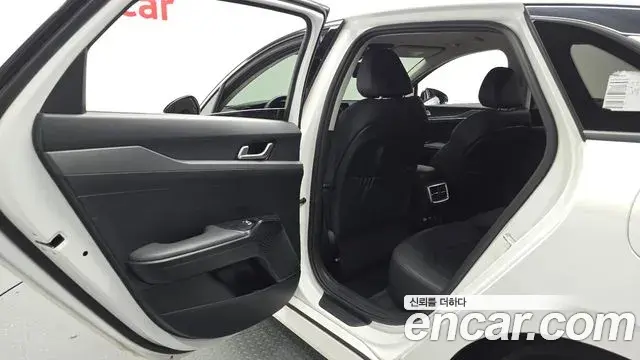 Kia K5 2023 — Şəkil 24/35