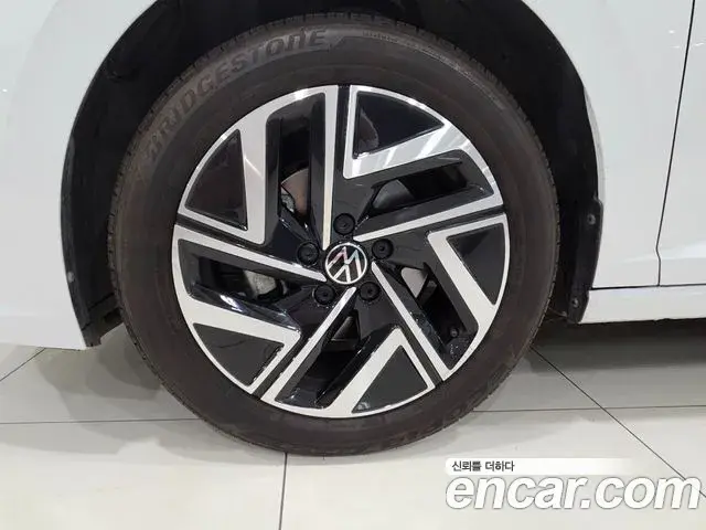 Volkswagen Jetta 2023 — ფოტო 13/20