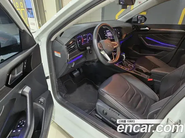 Volkswagen Jetta 2023 — ფოტო 18/20