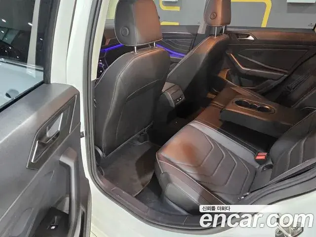 Volkswagen Jetta 2023 — ფოტო 1/20