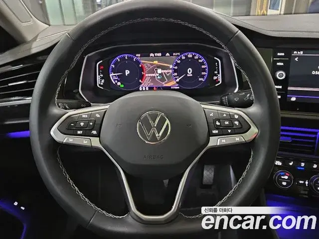 Volkswagen Jetta 2023 — ფოტო 2/20