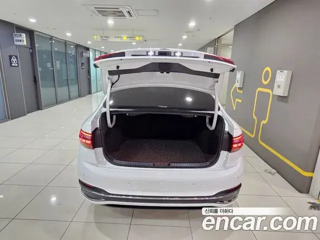 Volkswagen Jetta 2023 — ფოტო 20/20