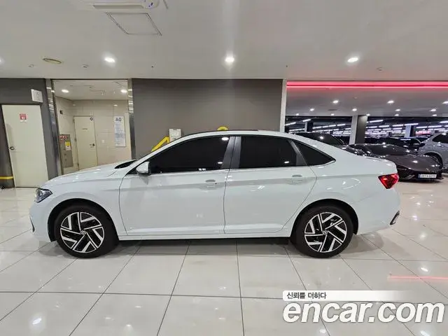 Volkswagen Jetta 2023 — ფოტო 9/20