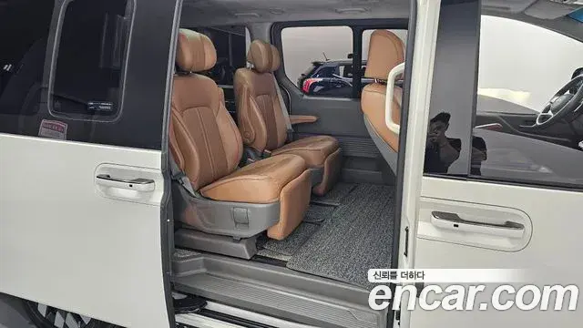 Hyundai Staria 2022 — Фото 11/20