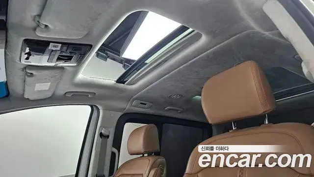 Hyundai Staria 2022 — Фото 17/20