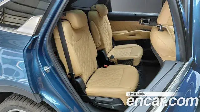 Kia Sorento 2022 — ფოტო 23/32