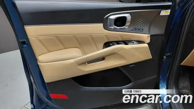 Kia Sorento 2022 — ფოტო 8/32